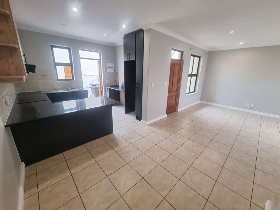 To Let 2 Bedroom Property for Rent in Royal Ascot Western Cape